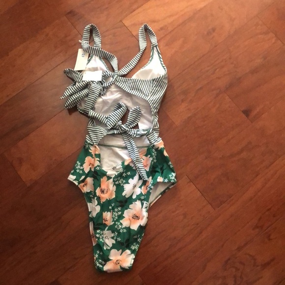 beachsissi one piece - Picture 3 of 3